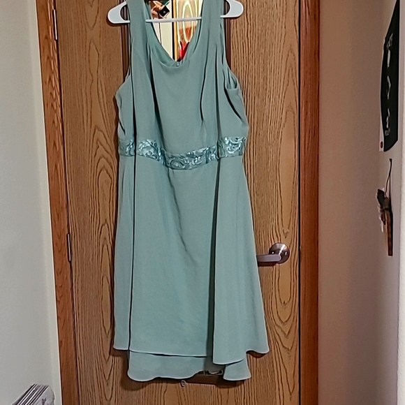 LE BOS WOMEN'S SIZE 24W SAGE GREEN DRESS FAIRYTALE PRINCESS PROM - Picture 1 of 6